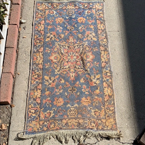 Antique Persian Rug - Picture 5 of 8